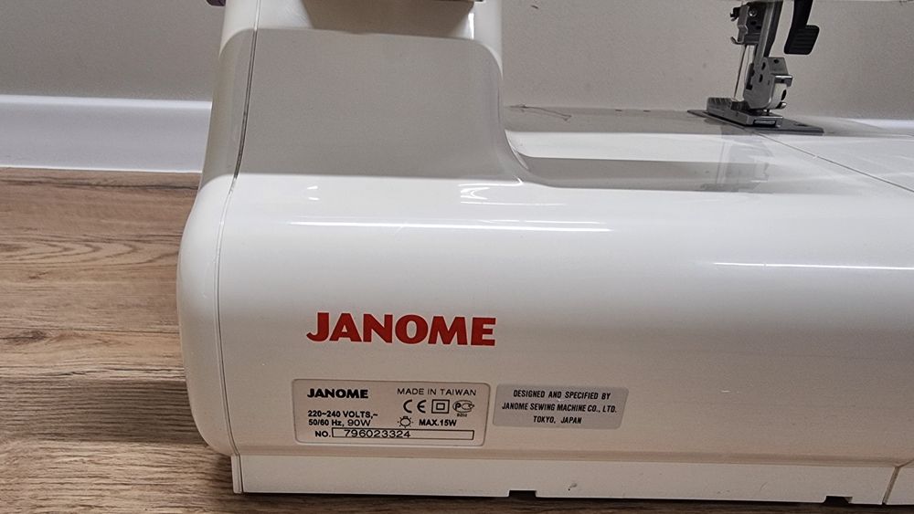 Продам розпошивальну машинку Коверлок Janome Cover pro 1000