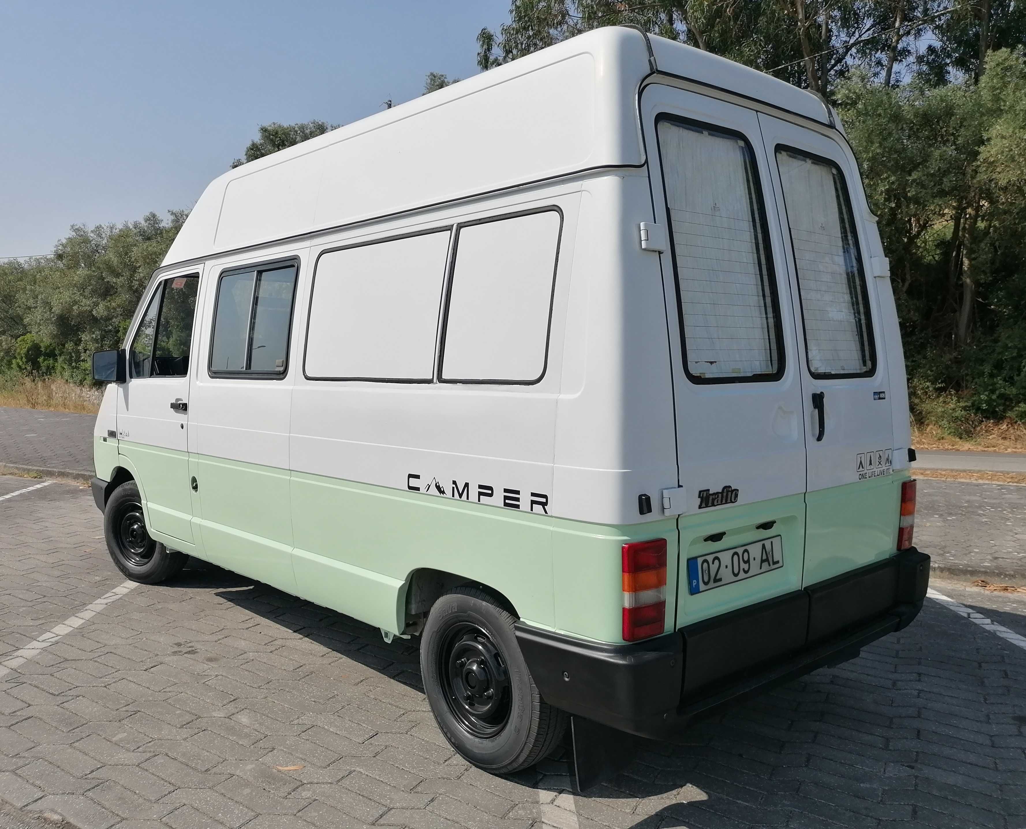 Renault Trafic 2.5D 7 Lugares (c/kit camper)