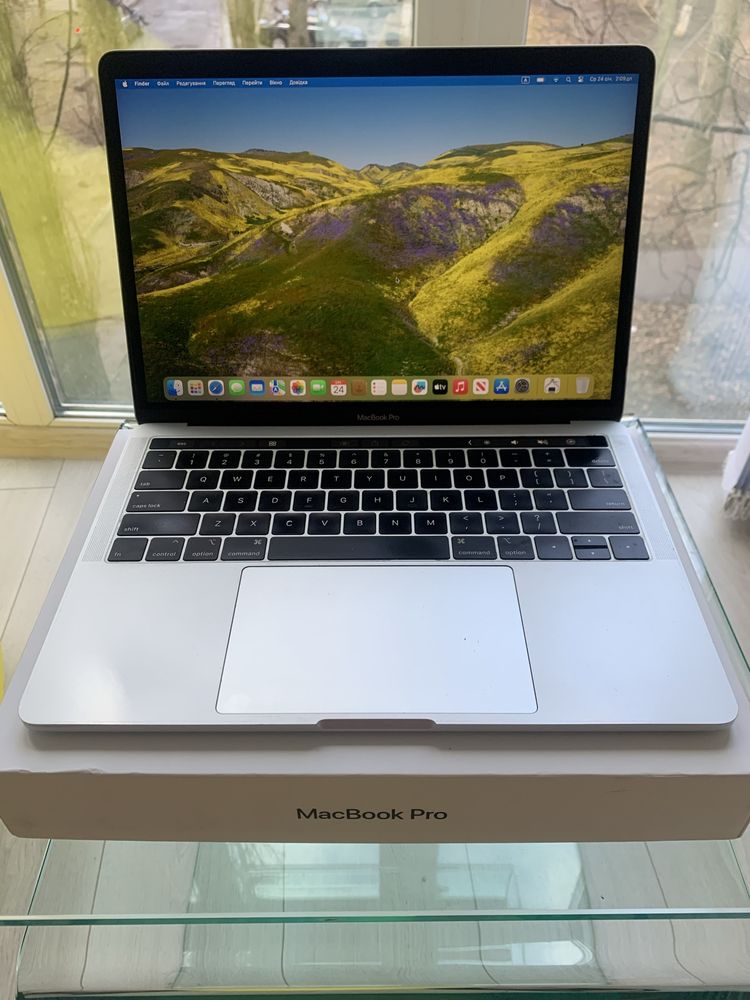 Macbook Pro 2019г, 8/256, Touch Bar