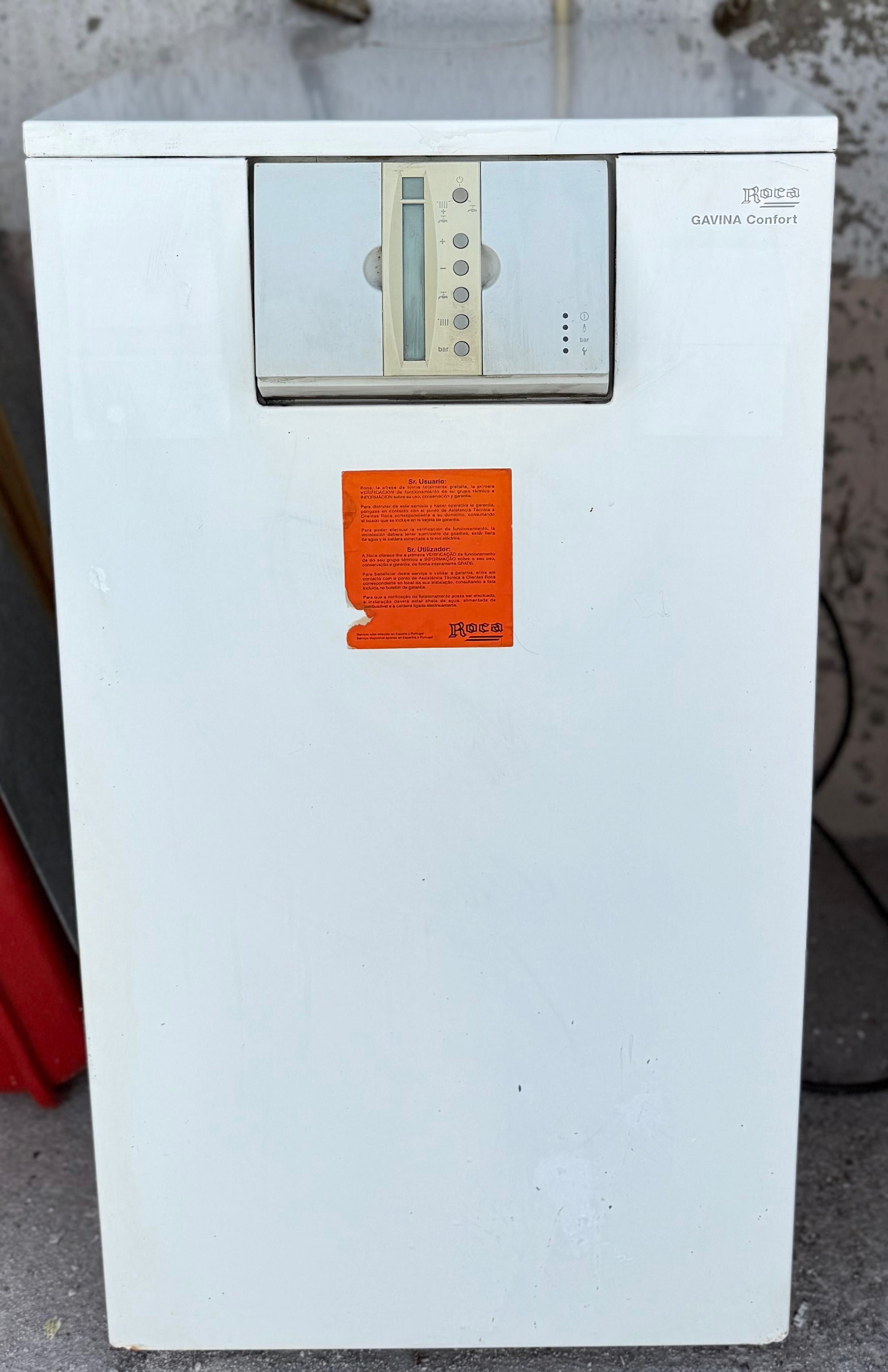 Caldeira de aquecimento (Marca Roca) e depósito de 1000l