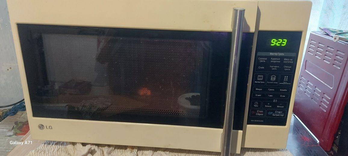 Микроволновая печь LG.