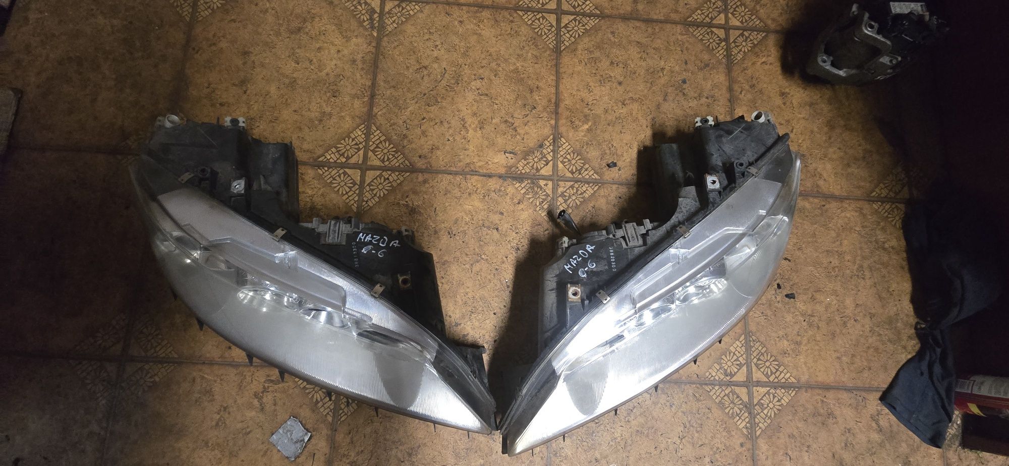 Lampa lampy przód lewa prawa Mazda 6