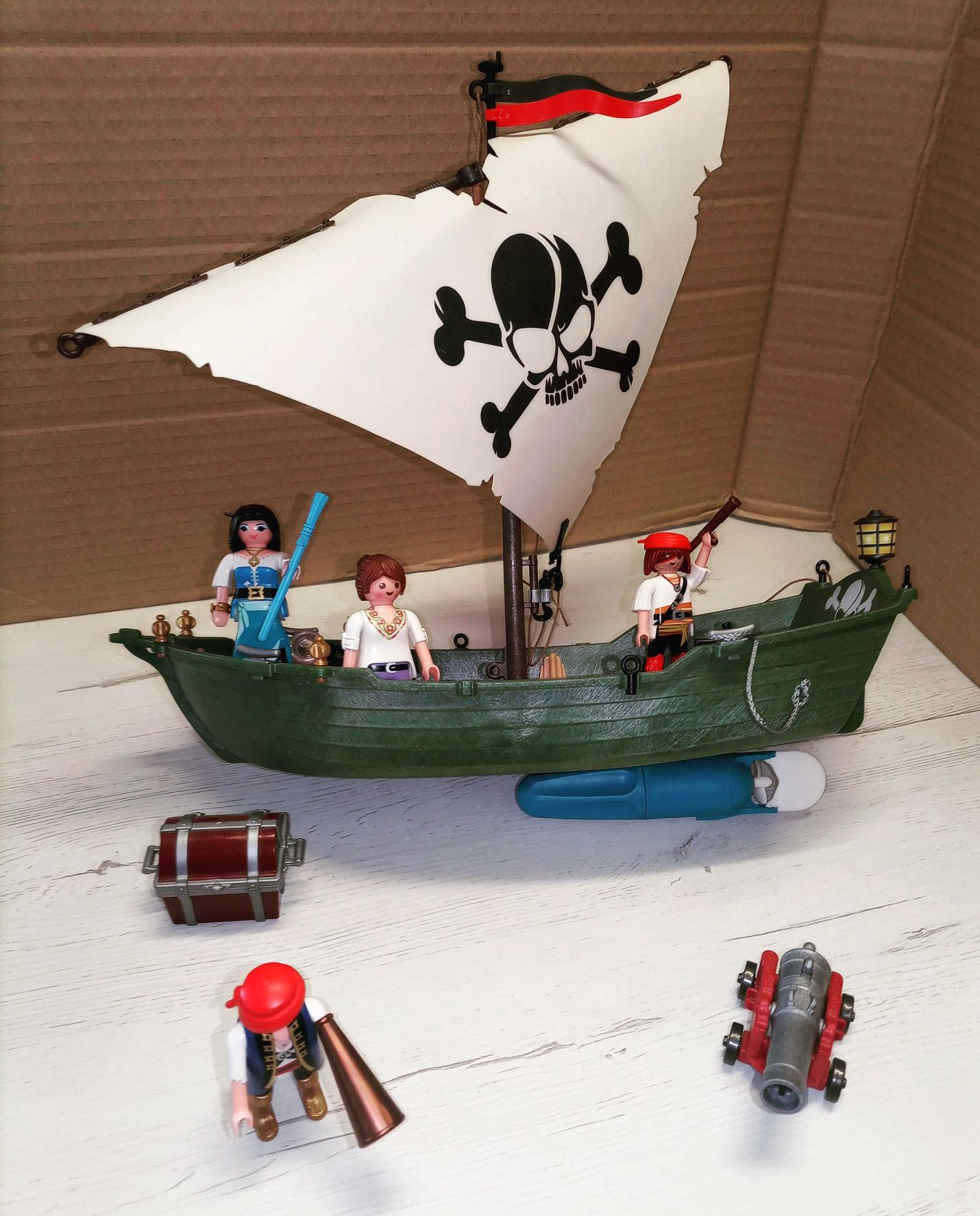 Brinquedo navio pirata com motor subaquático Playmobil