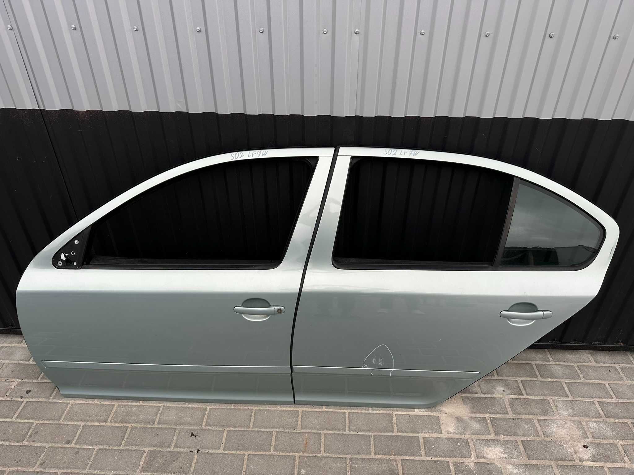 Дверка передня задня Skoda Octavia A5 FL Ліфтбек двері Шкода Октавія