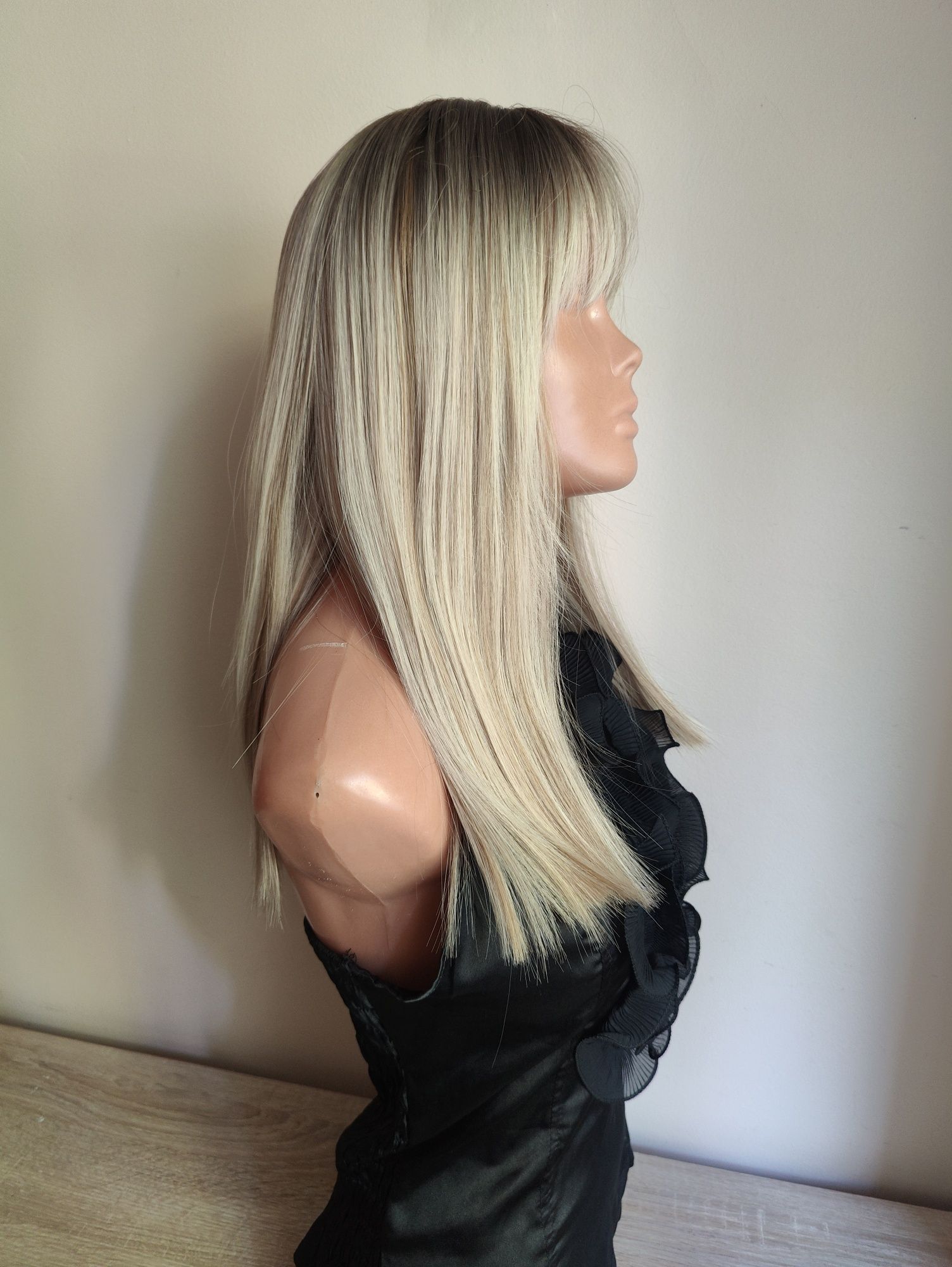 Nowa realistyczna peruka wig bob kare z grzywką  kolor blond ombre Roz