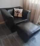 Skórzany ,używany  kpl  w stylu kolonialnym - sofa, fotel , pufa