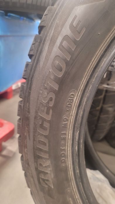 235 55 20 Bridgestone Blizzak DM-V2