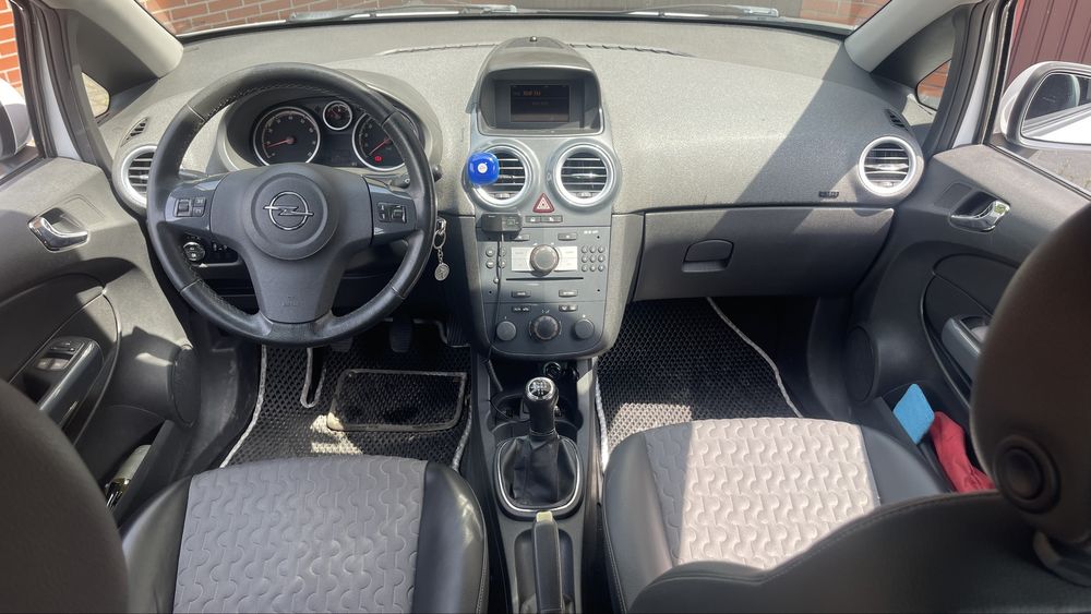 Opel Corsa D LIFT 1.4b 5 drzwi klima 3 lata wlasciciel