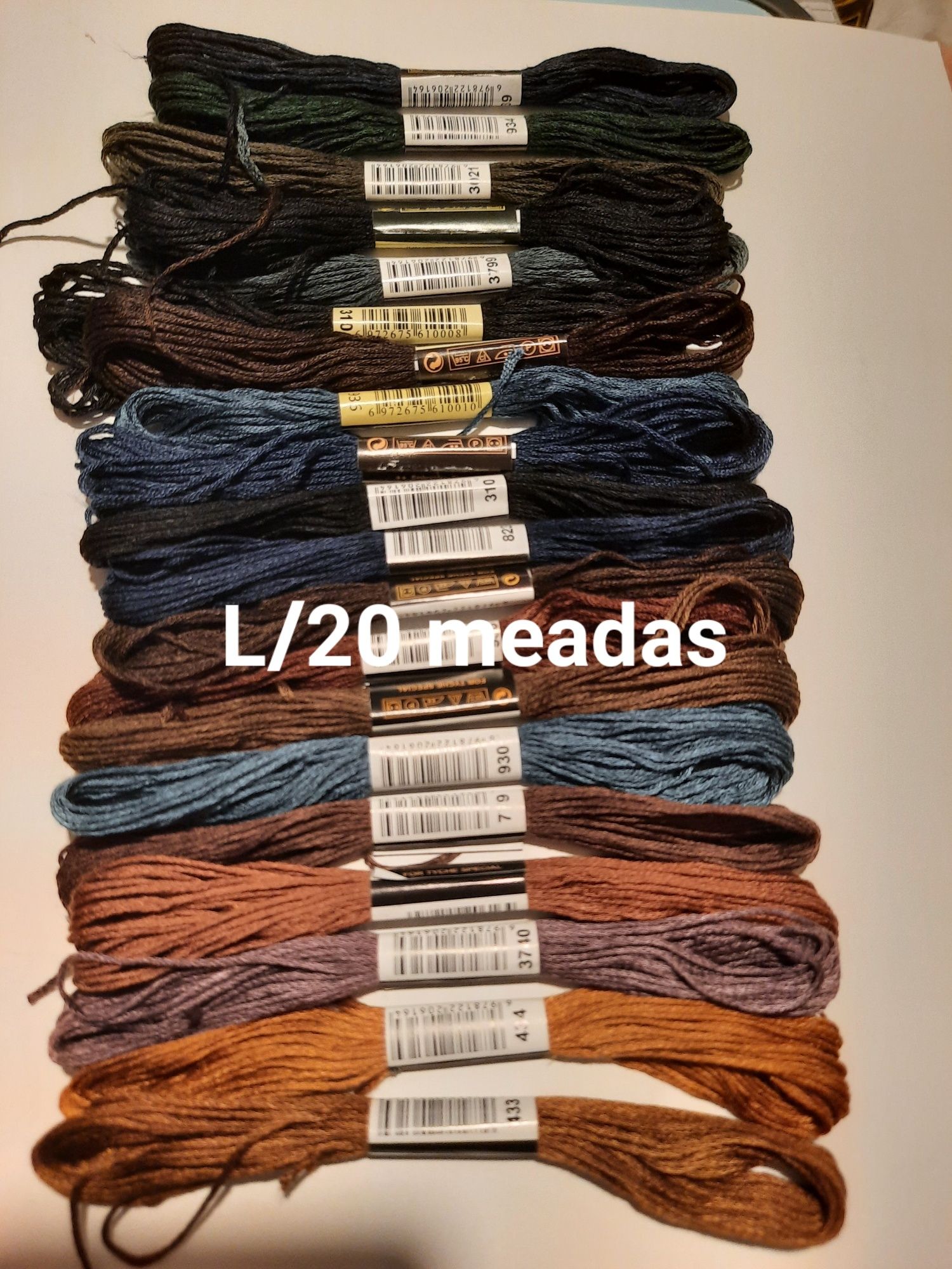 20 meadas de fio para bordados, ponto cruz e costura.