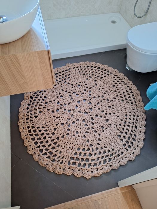 Tapete trapilho croché artesanal redondo rosa seco