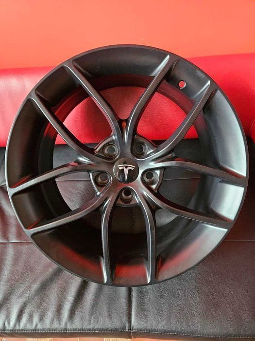 Диски R18 Tesla Model 3 Performance чорний мат Flow Forming
