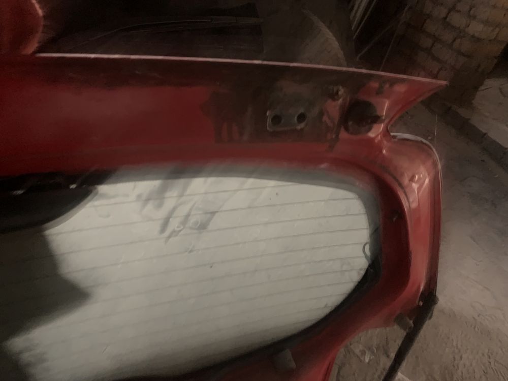 Крышка багажника Шевроле Авео 04г красный цвет без корозии