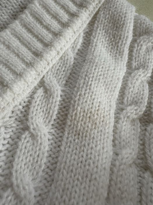 Biały rozpinany sweterek
