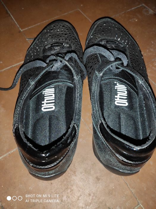 Продам кросовки женские