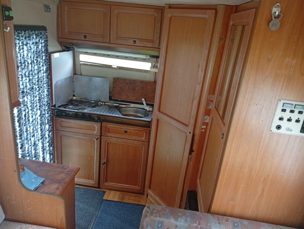 Peugeot J5 camper,2,5 T.diesel ,woda,WC, lodówka,natrysk,ogrzewanie.