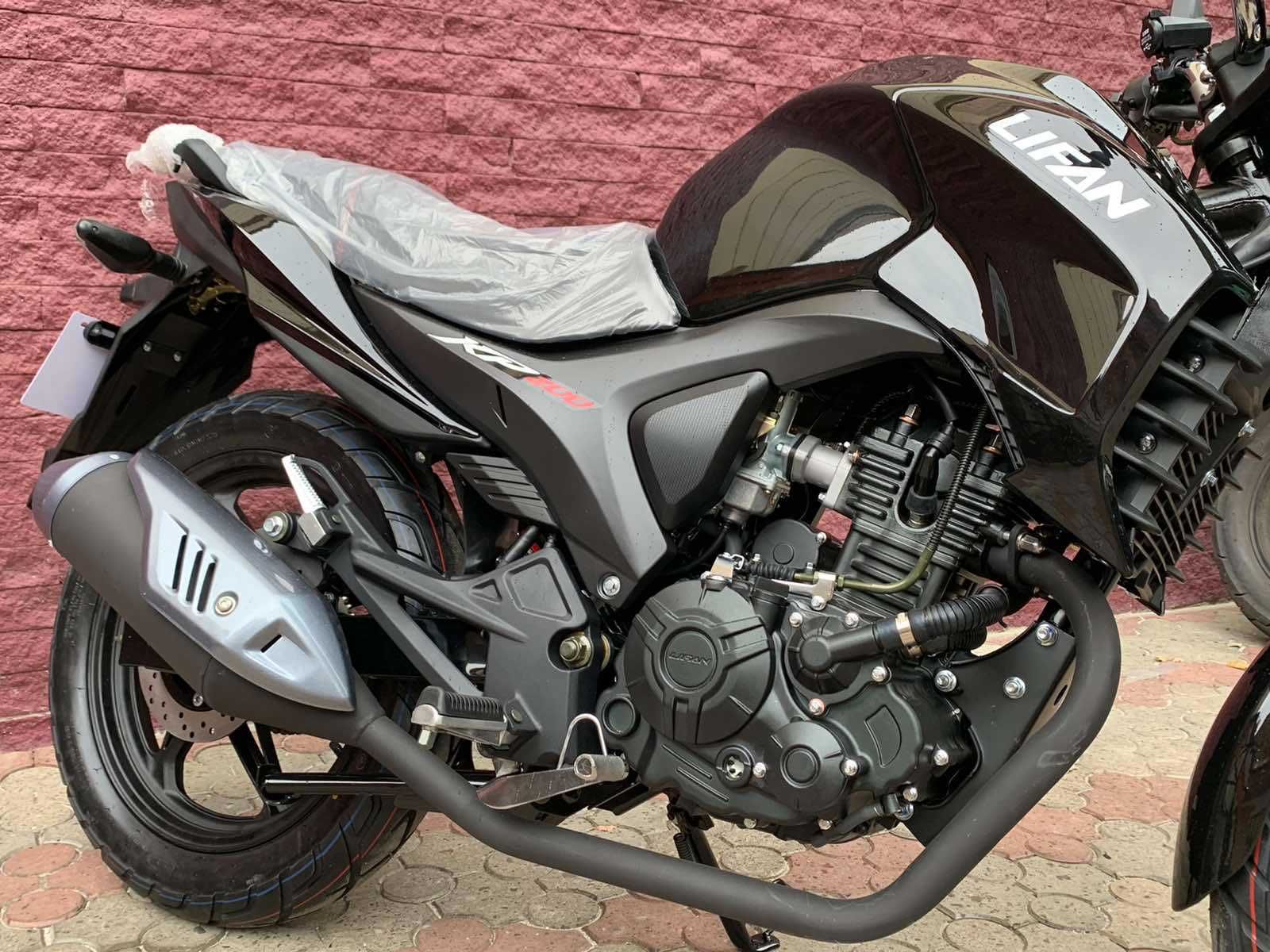 Дорожный мотоцикл LIFAN KP200 (IROKEZ 200)