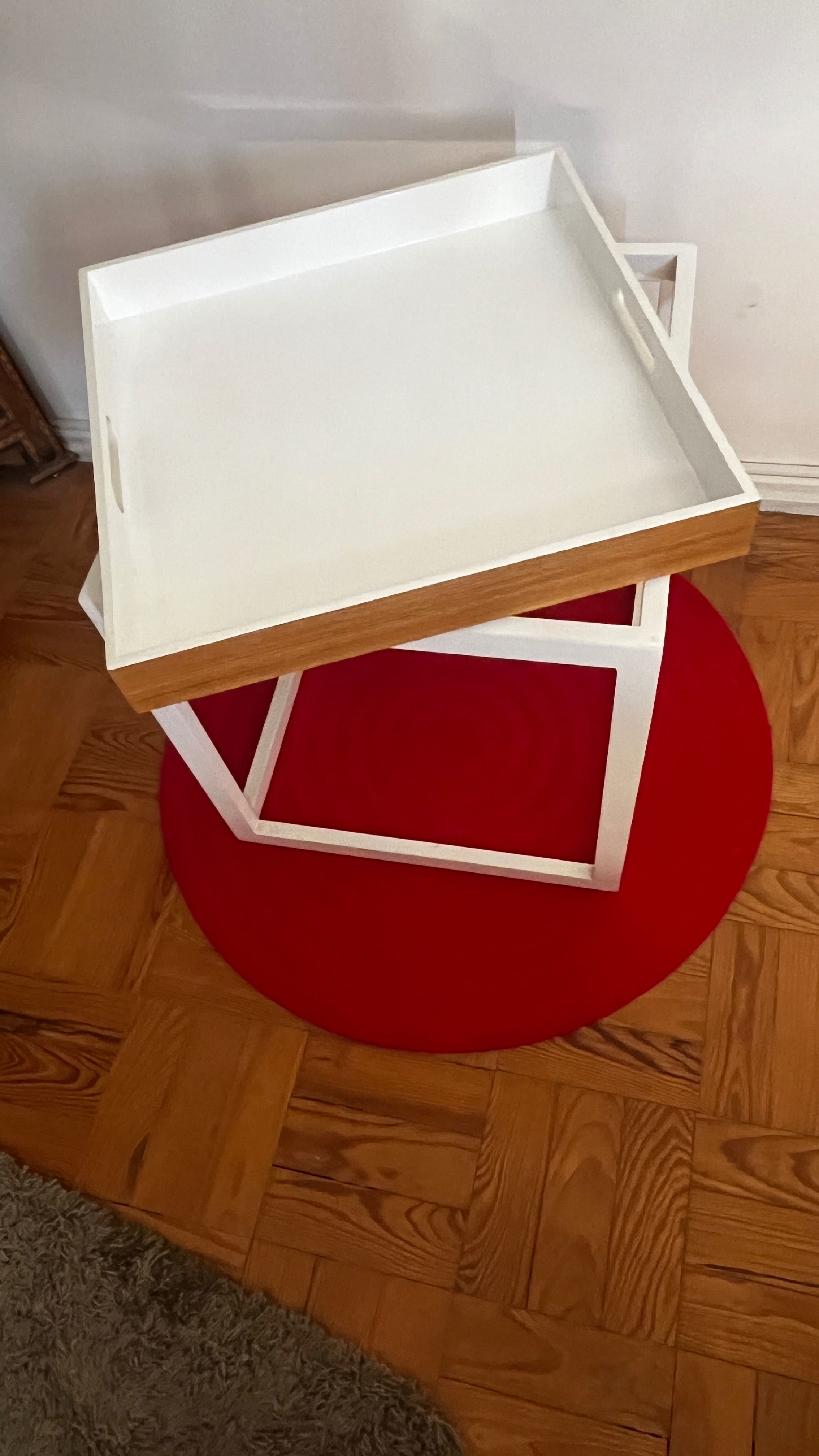 mesa de centro com o seu tabuleiro móvel