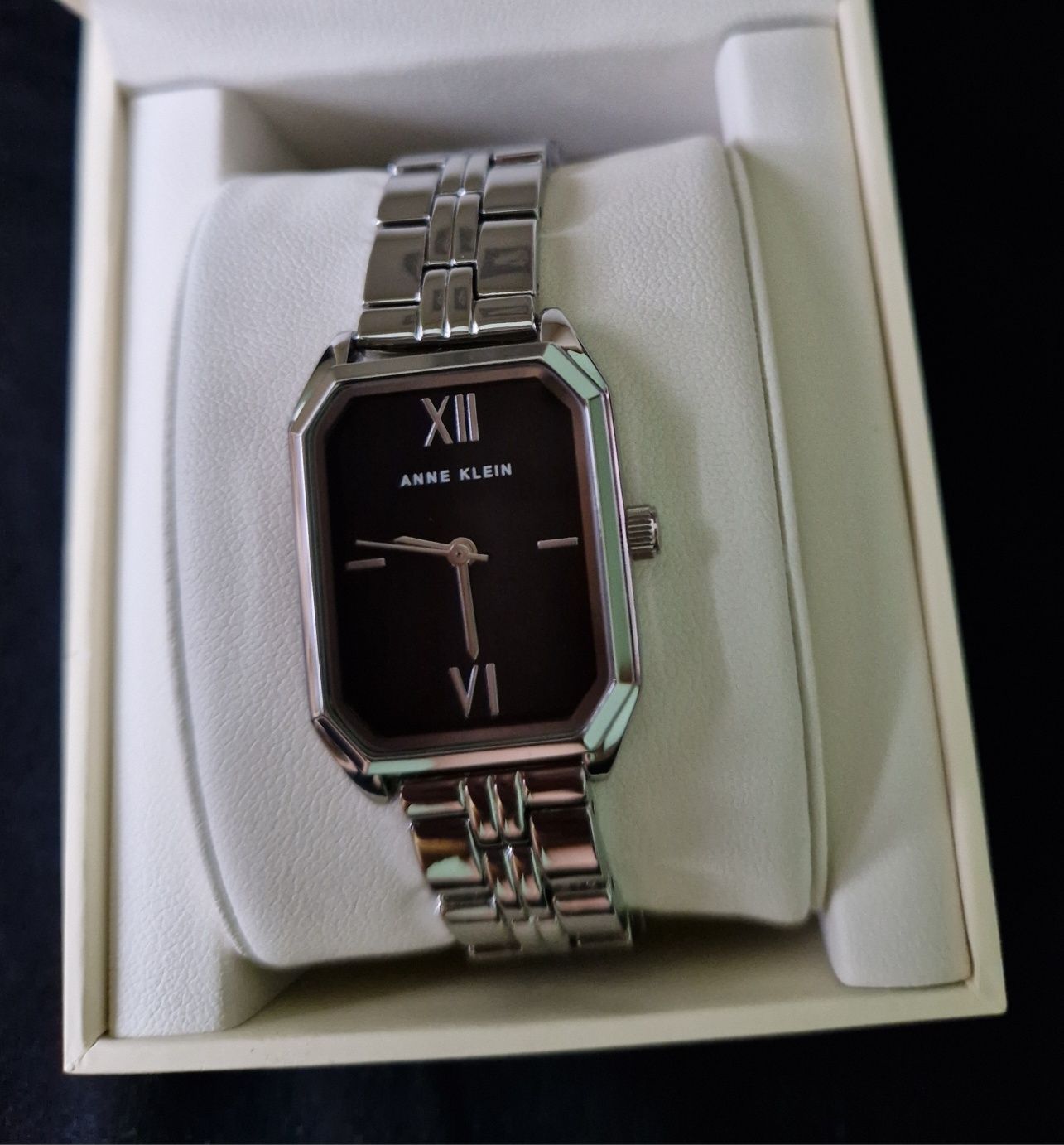 Оригінальний годинник Anne Klein.