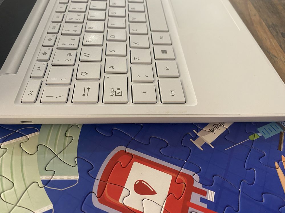 PORTÁTIL MICROSOFT SURFACE SE
