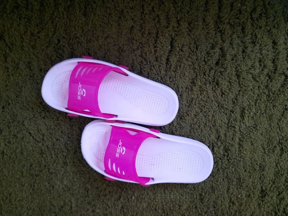 Продам дитячі шльопки.