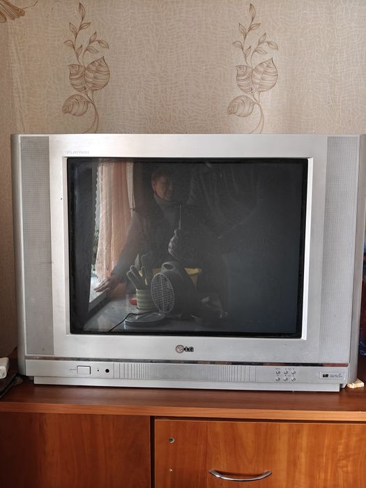 Телевізор lg в збереженому стані