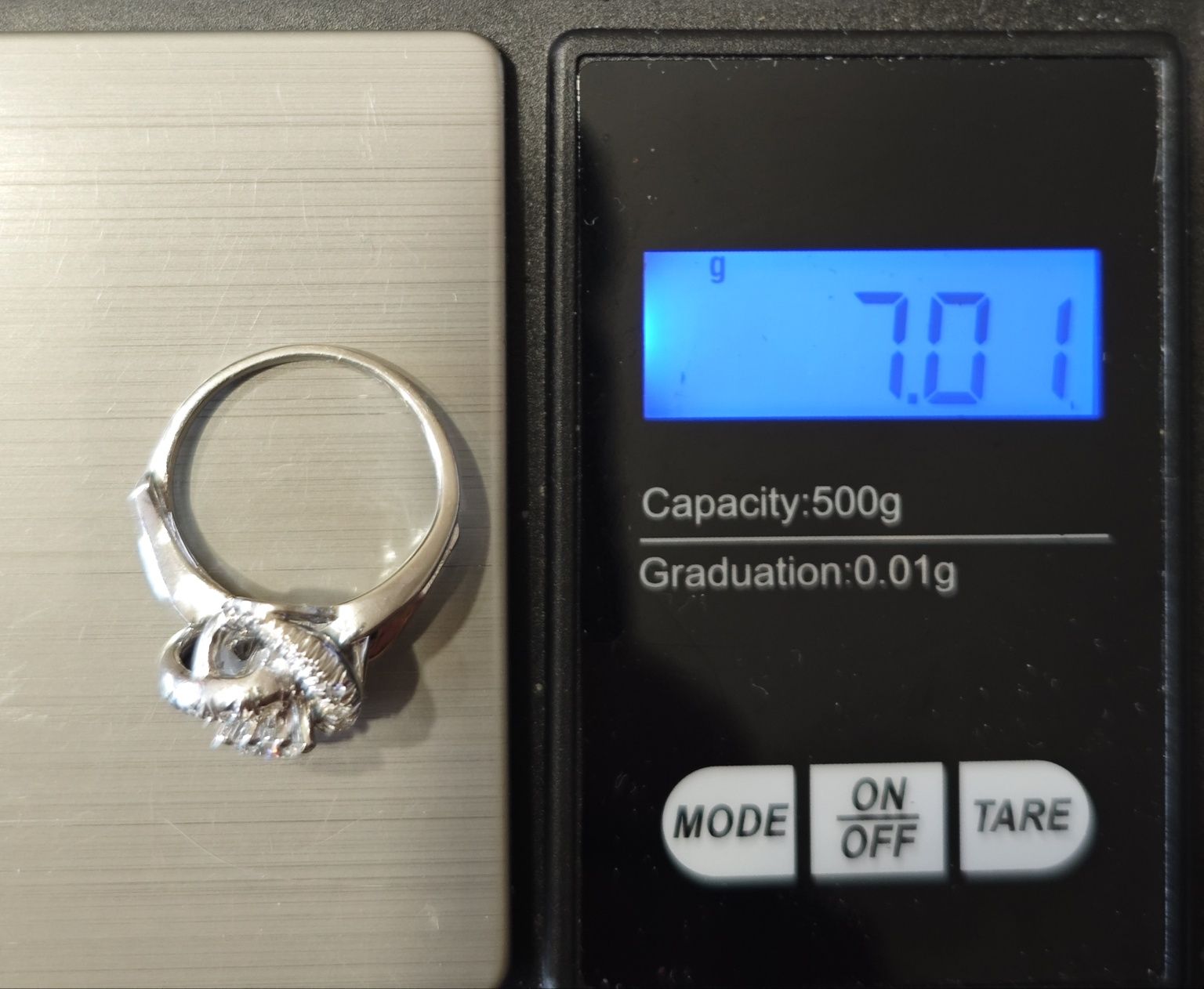 Золота каблучка, з діамантами 0.54ct, 750 проба.