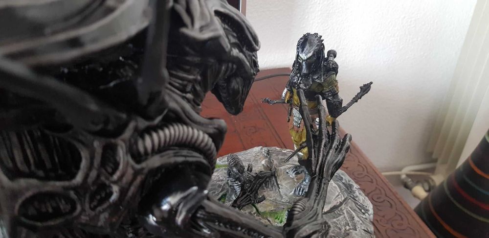 Alien e Alien Vs Predator - Estátuas