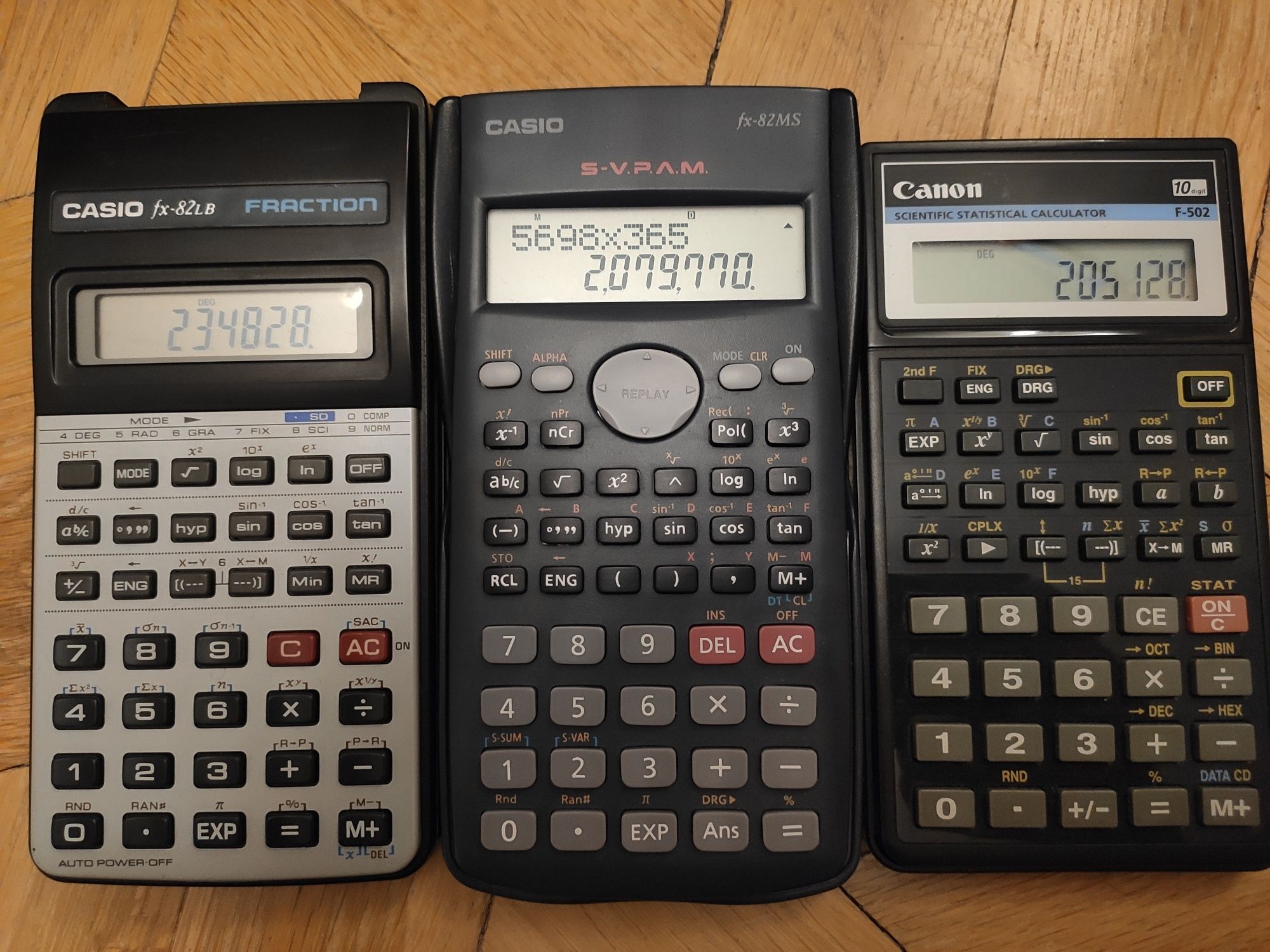 Trzy kalkulatory Canon, Casio