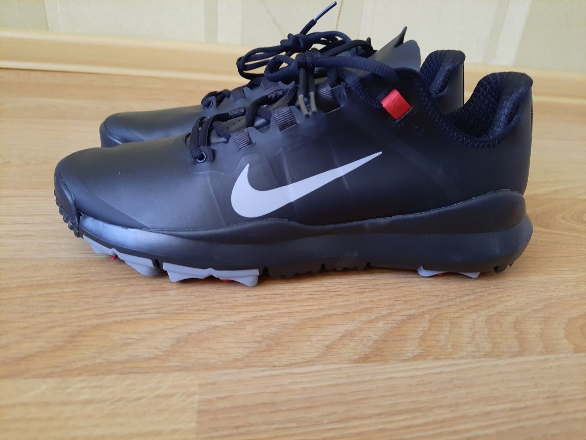 Оригінальні чоловічі кросівки NIKE TW 13 BLACK DR5752-016