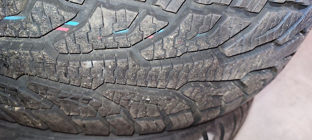 Sprzedam opony jak nowe całoroczne Uniroyal 235/55/r17 wielosezonowe