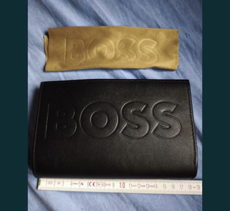 Boss, etui na okulary Boss - nowe wtui Hugo Boss