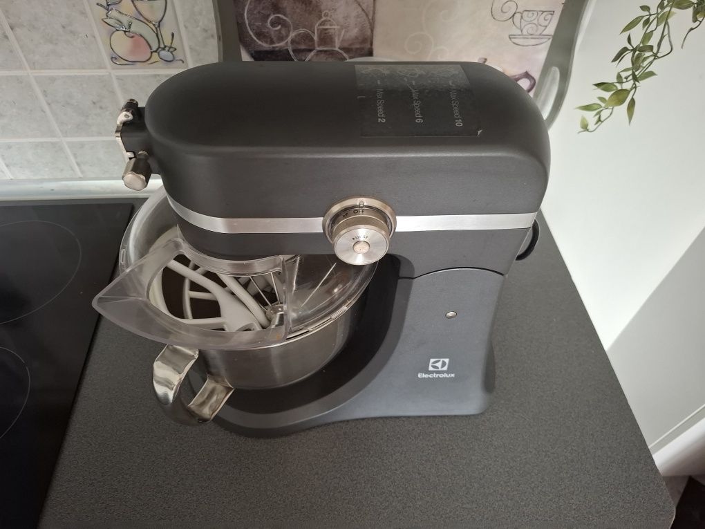 Robot kuchenny Electrolux EKM5540 w idealnym stanie.