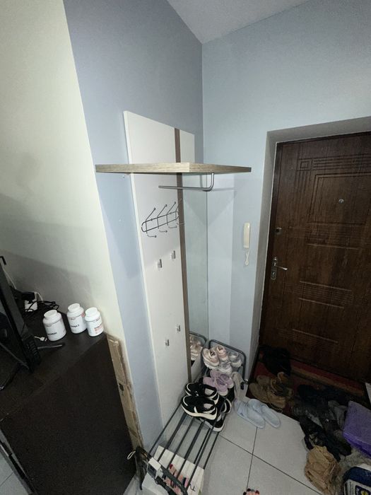 Вешалка в прихожую с обувной полкой