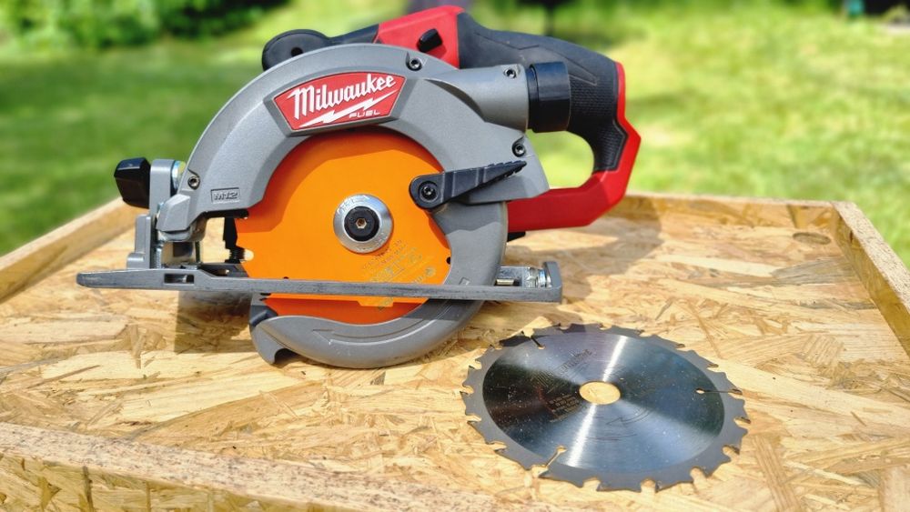 Milwaukee m12 CCS44 Piła