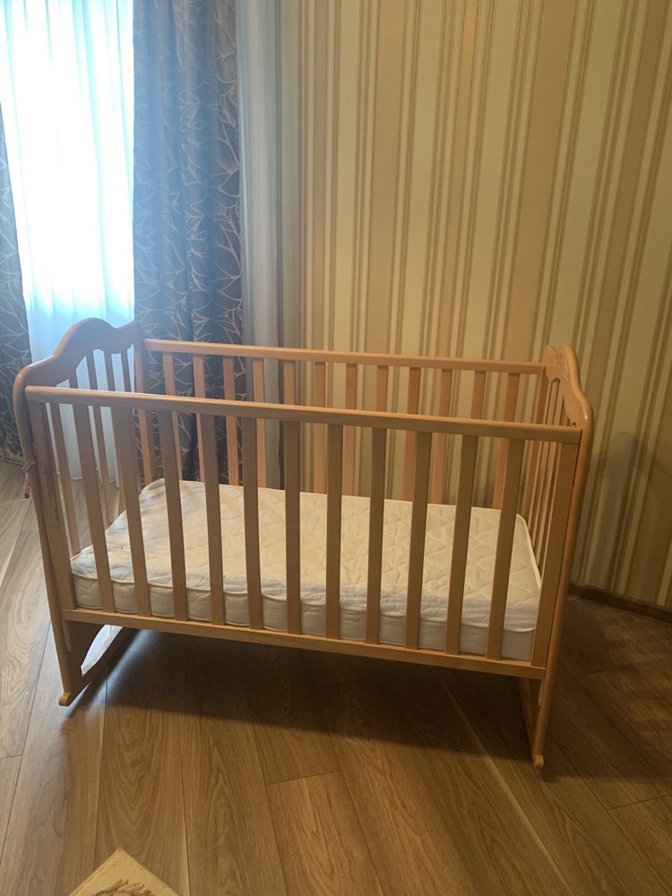 Ліжко дитяче дерев‘яне
