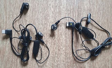 Słuchawki oraz dwa zestawy słuchwkowe do starych telefonów