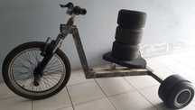 Trike com jantes de karting em titano