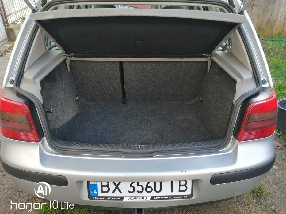 Гольф 4  2001р. 1.4 16v 154000 пробігу.