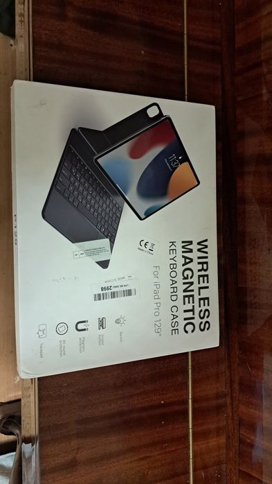 Магнітний чехол- клавіатура для  iPad Pro 12.9”, з рджб підсвіткою.