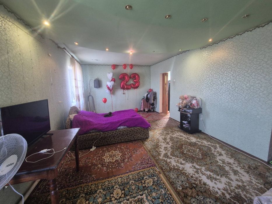 Продам 2-х поверховий будинок в центрі міста