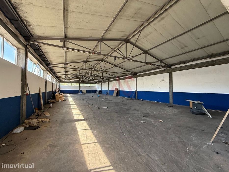 Armazém Industrial para arrendar com 584 m² em Manhente, Barcelos