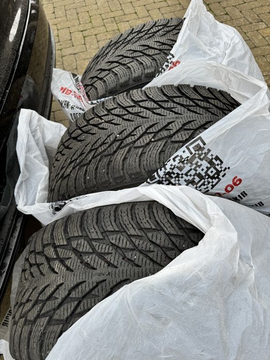 Зимова гума Nokian  285 45 r20 4999грн. за 1 шт.