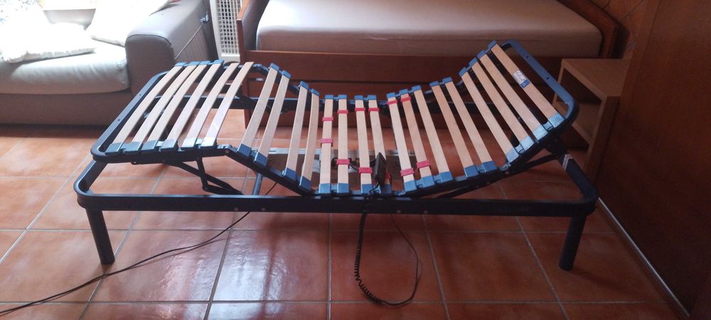 Estrado articulado elétrico