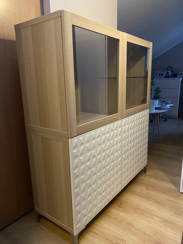 Komoda Ikea Besta skladajaca sie z dwoch oddzielnych szafek