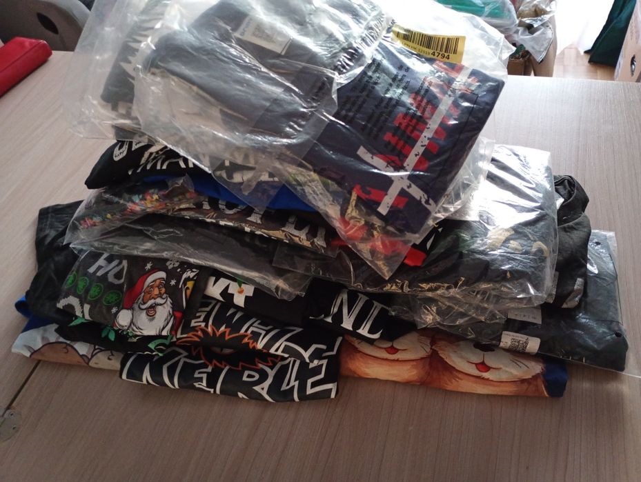 Komplet 10 koszulek T-shirt rozmiar S z nadrukami bawełniane