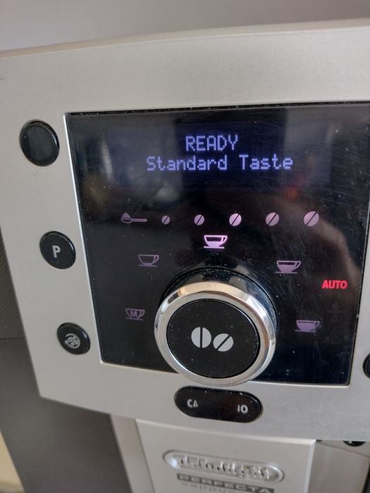 Automatyczny ekspres do kawy DeLonghi Perfecta Cappuccino Esam 5500