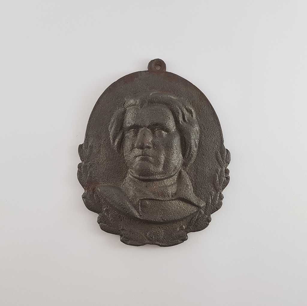 Medalion patriotyczny - Adam Mickiewicz - żeliwo - XIX wiek