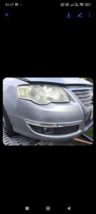 Zderzak przedni la7w srebrny passat B6  przód