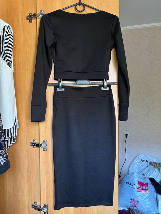 Костюм юбка карандаш + укорочённый топ, кроп топ, платье