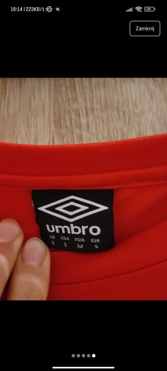 czerwona koszulka umbro